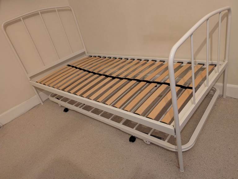 Trundle bed