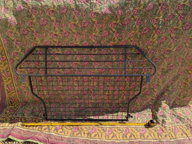 Dog barrier / cage for car boot