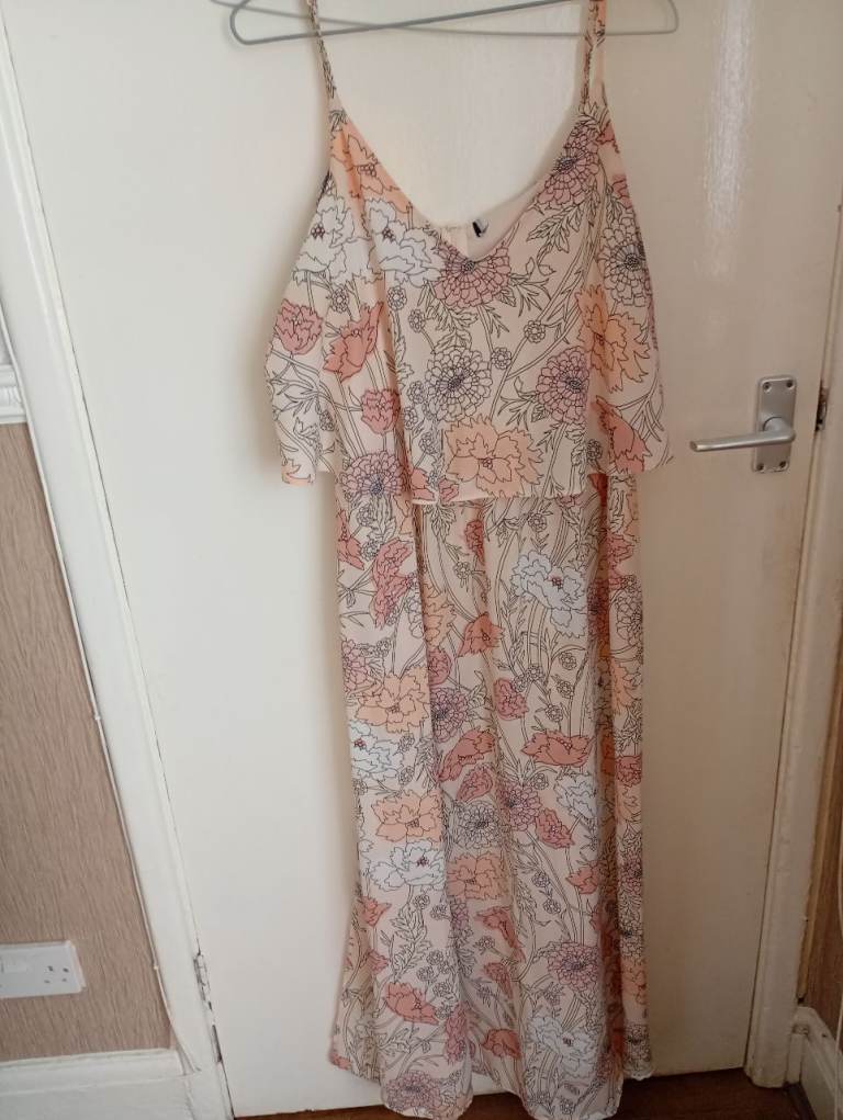 Nice size 16  floral flowing dress 