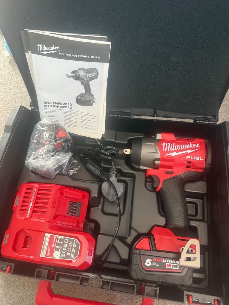 Milwaukee FUEL M18 Impact Wrench Kit – New