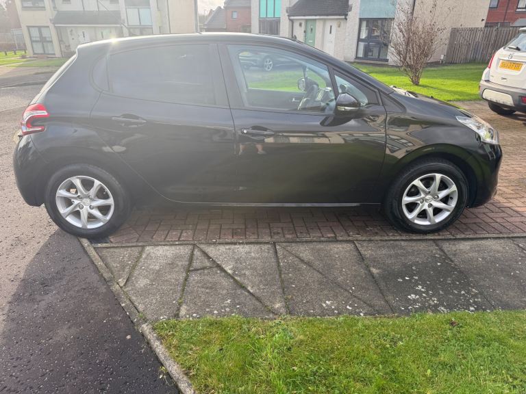 Peugeot, 208, 2015, Manual, 1398 (cc), 5 doors
