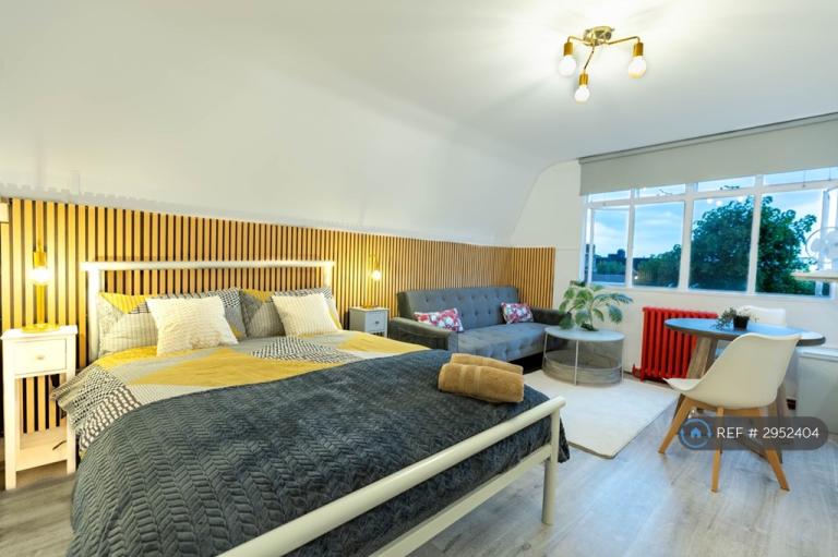 Studio flat in Shepherd S Bush Green, London, W12 (#2952404)