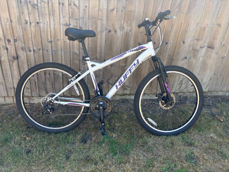Huffy Extent 26” Mountain Bike – 18 Speed Shimano – Front Suspension – Excellent Condition