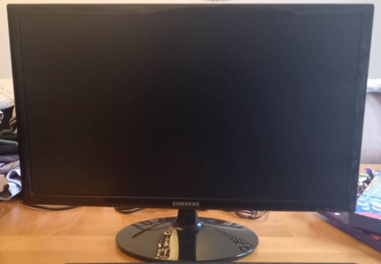 Samsung S24D330H 24-inch Full HD Monitor with Bluetooth Keyboard & Mouse