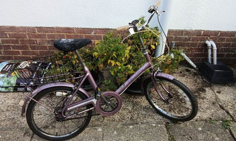 £20, Vintage Raleigh Saffron Shopper Bicycle Bike with 3 gears. £20.