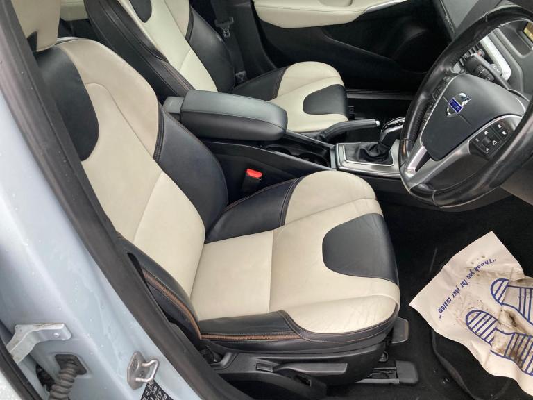 2015 Volvo V40 D2 [120] Cross Country Lux 5dr Geartronic HATCHBACK DIESEL Automatic