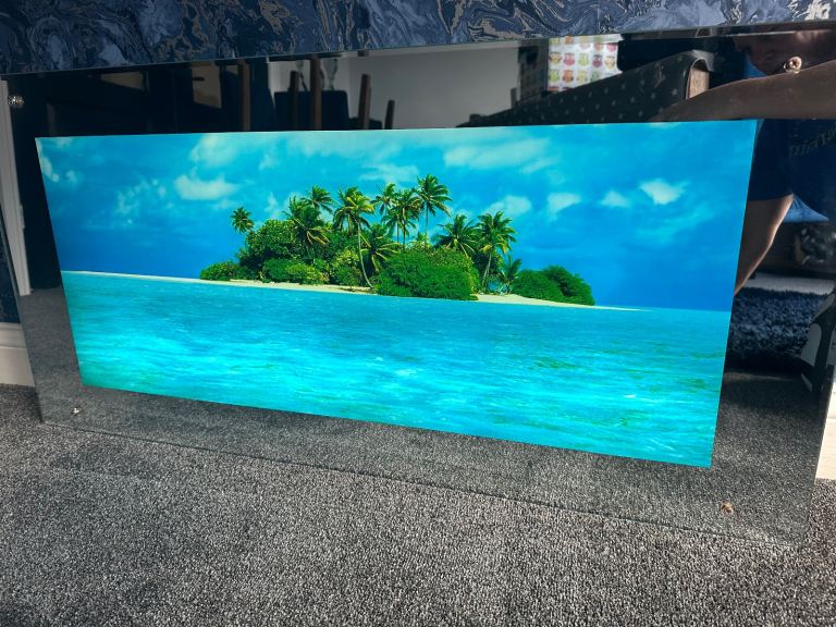 Vintage island moving water light up picture