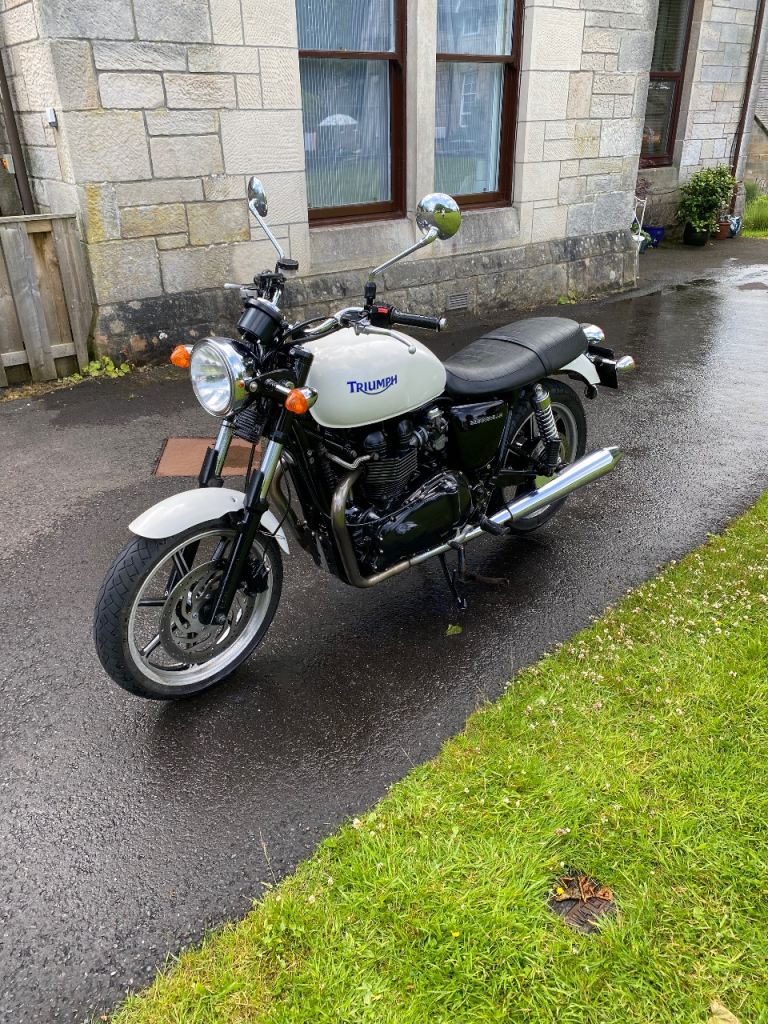 Triumph, BONNEVILLE, 2010, 865 (cc)