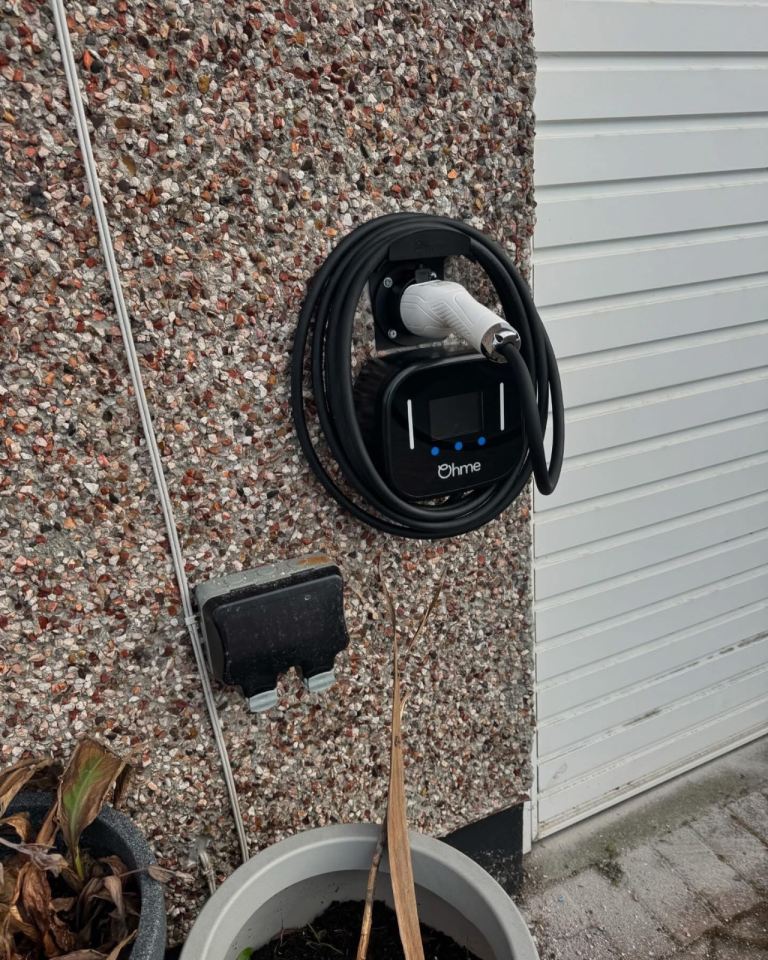 Home EV Charger & Installation - 7kW 