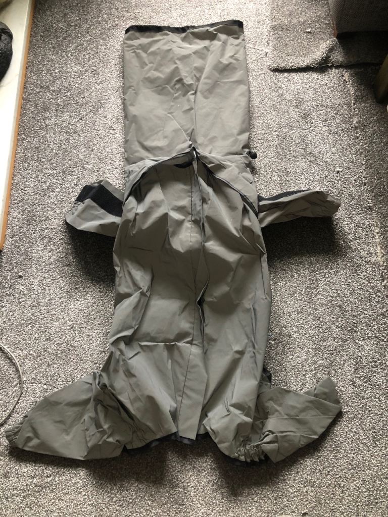 BRAND NEW WATERPROOF DOG COAT (£5)