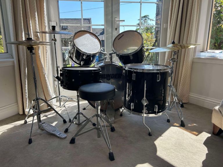 Full drum kit 