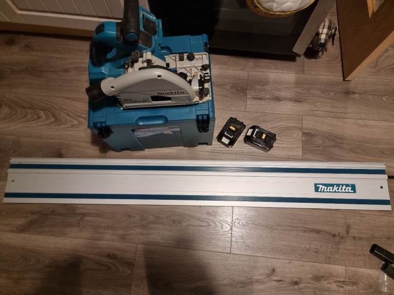 Makita Lxt track saw with x2 batteries and track