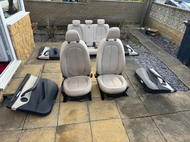 BMW X1 F48On Oyster leather seat