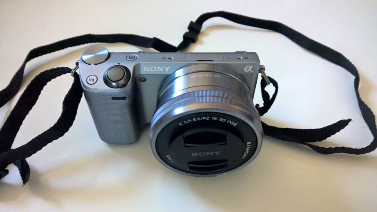 Sony NEX-5R 16.1 Megapixels APS-C Camera with 16-50mm Sony OSS Zoom Lens, Flash and Bag,