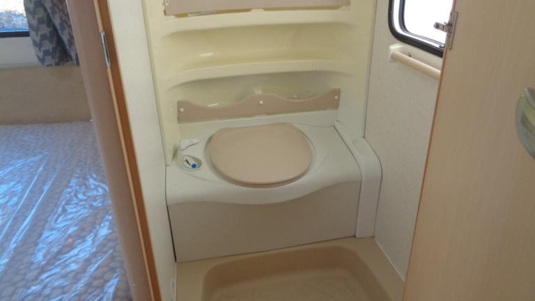 Hobby 645 VIP 5 BERTH,FIXED BED CARAVAN IN CLEAN CONDITION. 2010