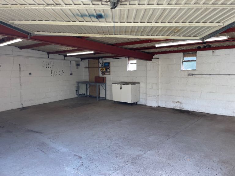 Redland large garage to rent