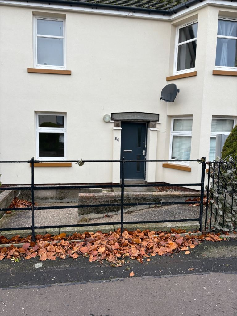 Lovely unfurnished 2 bedroom flat a Lawside Rosd 