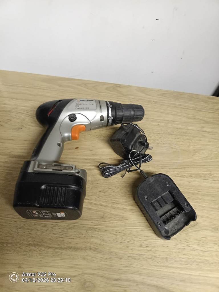 BLACK & DECKER HP96 Cordless Drill with Charger