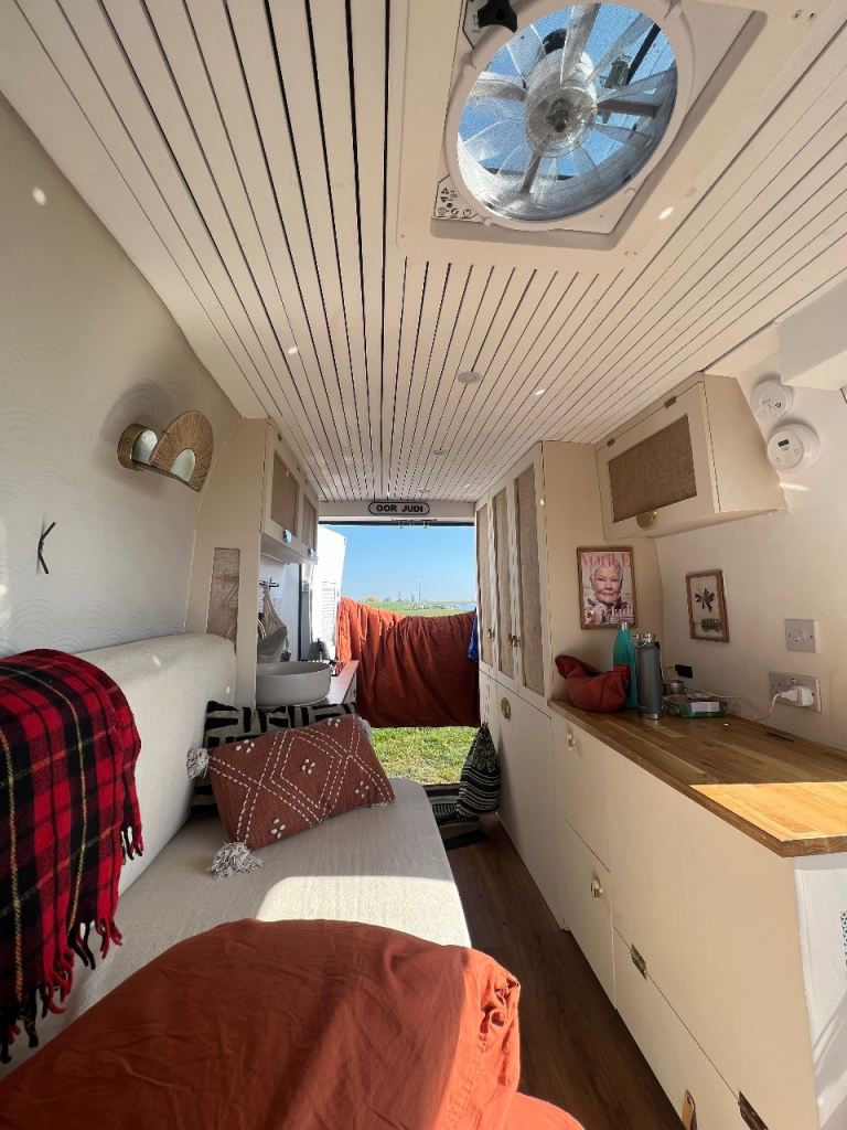 Beautiful bespoke off grid camper - Judi