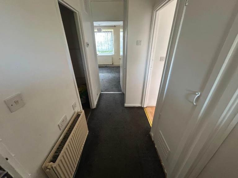 1 Bedroom Flat with a Separate Reception to Rent in Ladbroke Grove, North Kensington, W10 5AX