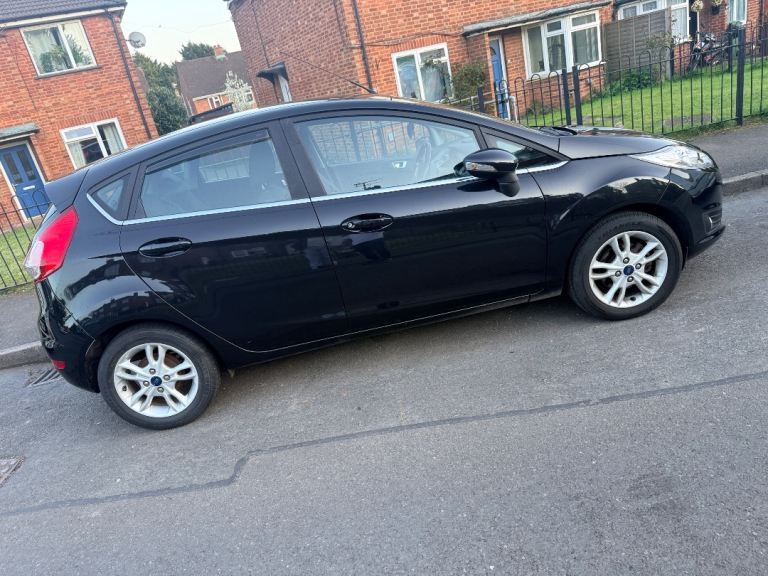 Black Ford fiesta zetec turbo 1.0L 