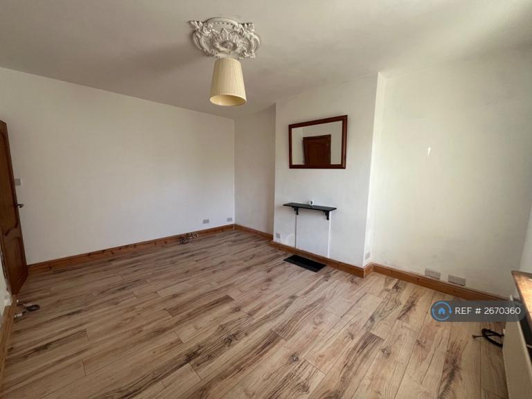 2 bedroom flat in Fulton Street, Glasgow, G13 (2 bed) (#2670360)