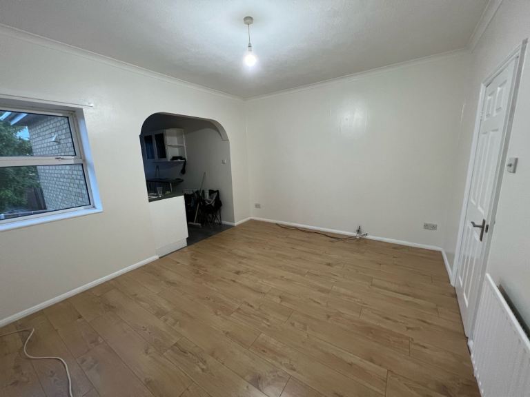 2 bedroom first floor flat available for let immediately