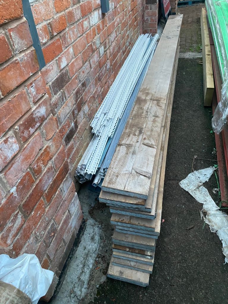 16 of 3.9m Scaffolding board(s)
