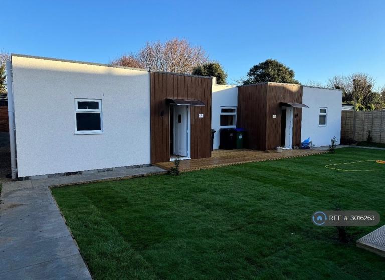 2 bedroom house in Claremont Road, Seaford, BN25 (2 bed) (#3016263)