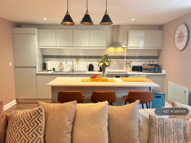 2 bedroom flat in Duncroft, Harrogate, HG1 (2 bed) (#2865471)