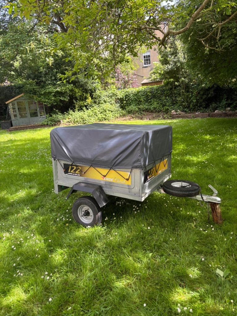 Erde 122 trailer with tarpaulin cover