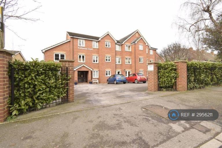 1 bedroom flat in Katherine Court, Camberley, GU15 (1 bed) (#2956211)