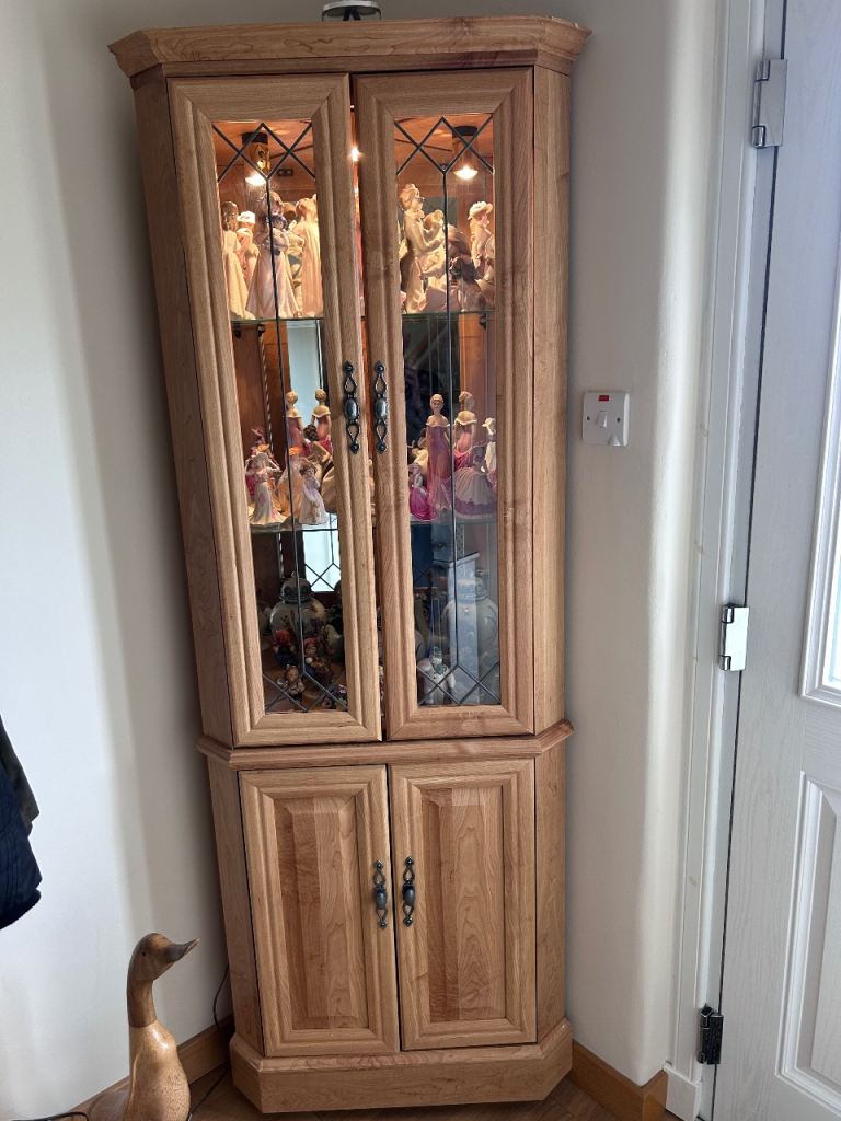 Lovely classy corner unit 