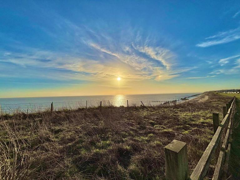 LUXURY LODGE FOR SALE AT BROADLAND SANDS - 11.5 MONTH OWNER SEASON!