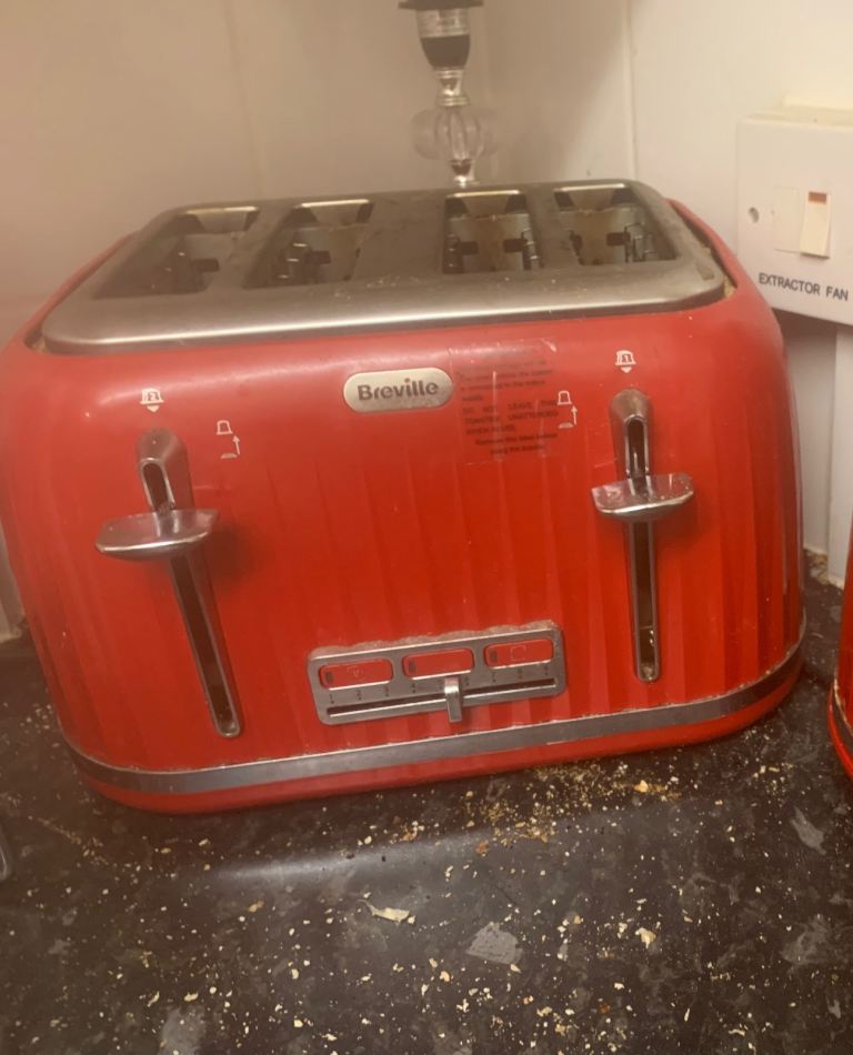 Breville 4 slice toaster - red