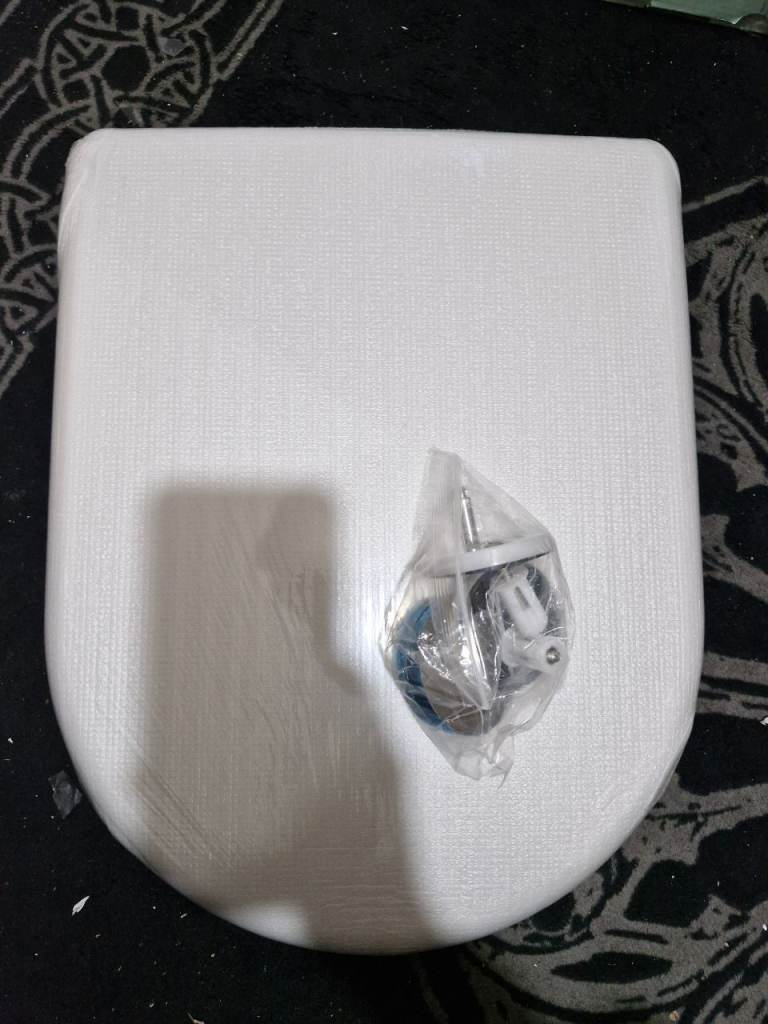 New White Toilet Seat with Fittings