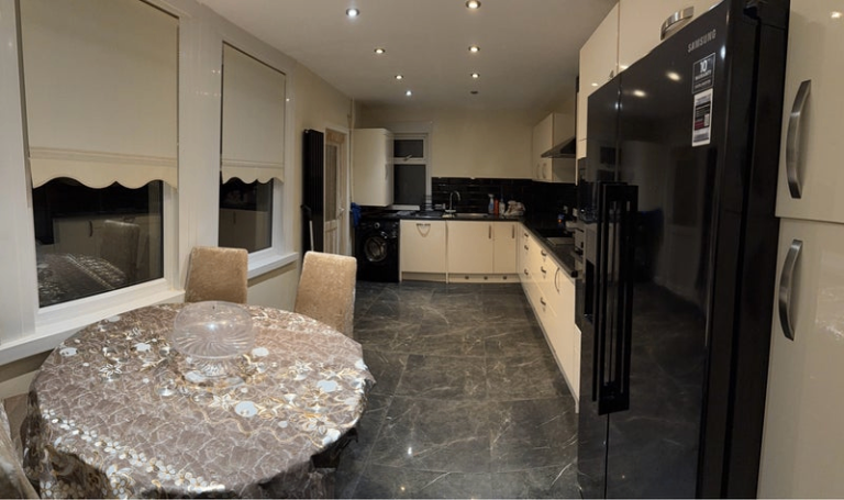 DOUBLE ROOM TO RENT | MANOR PARK E12 | BILLS INCLUDED