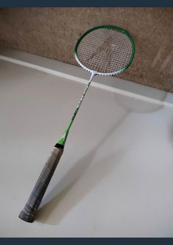 BADMINTON RACKET broken