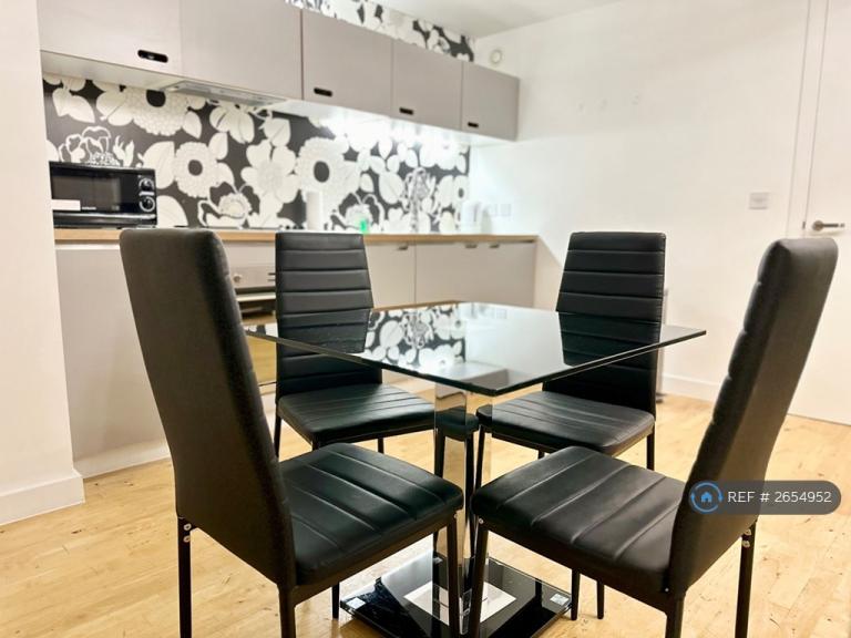 2 bedroom flat in Emmeline, Manchester, M40 (2 bed) (#2654952)