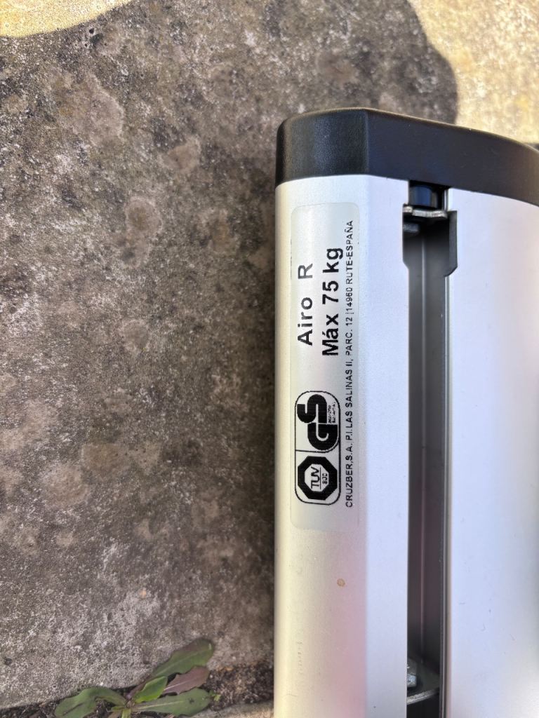 Cruz Airo R 924-795 128cm Aluminium Roof Bars for cars with raised roof rails