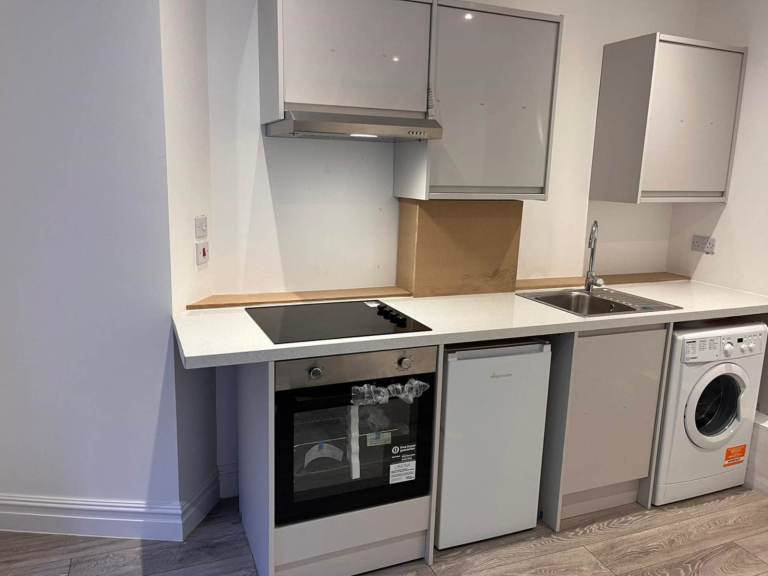 **ALL BILLS INCLUDED** Beautiful and Spacious Fully Furnished Studio at High Street, Acton