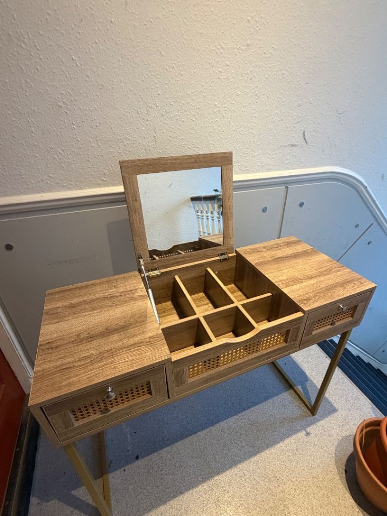 Dressing Table/ desk with Mirror and Storage 