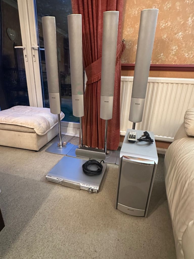 Panasonic SA - HT 880 DVD HOME THEATRE SOUND SYSTEM