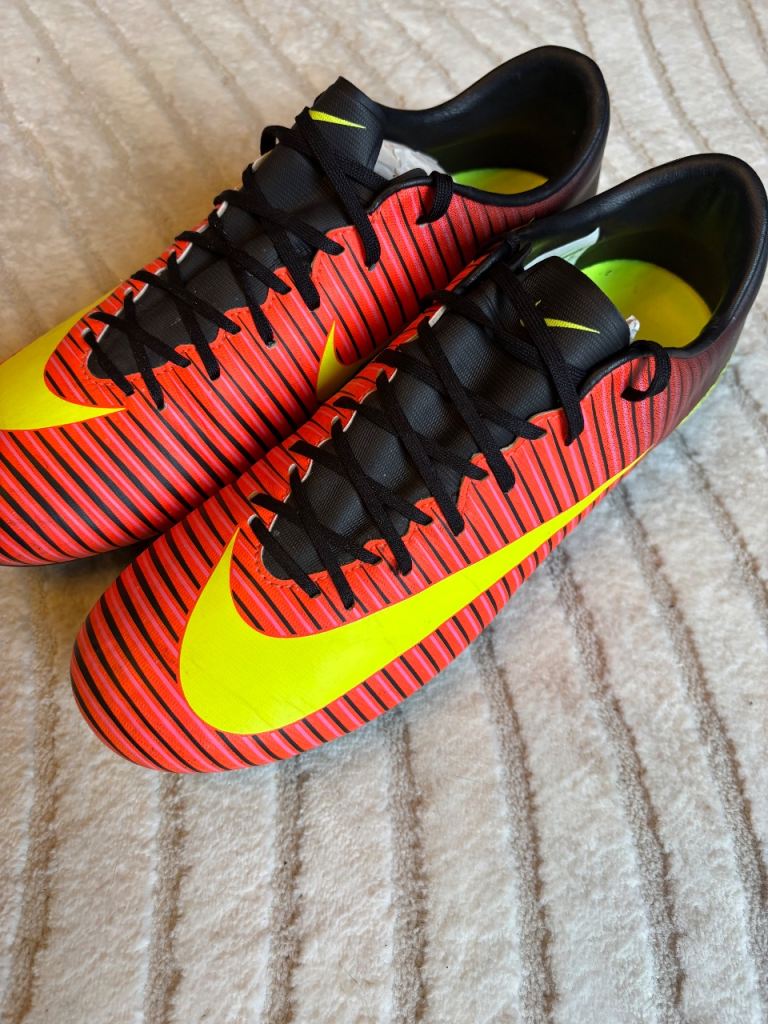 Nike Mercurial Victory Football Boots Size 7 UK Excellent Condition 