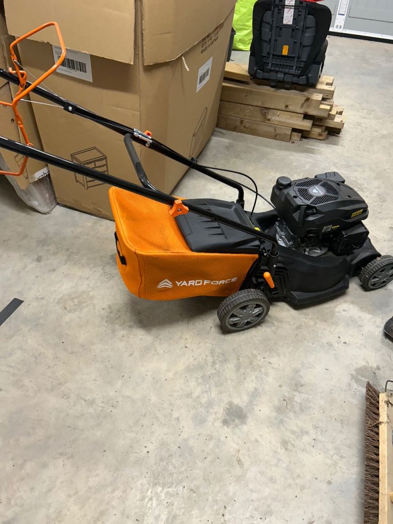 Yard Force Petrol Lawnmower with Grass Box – Good Condition