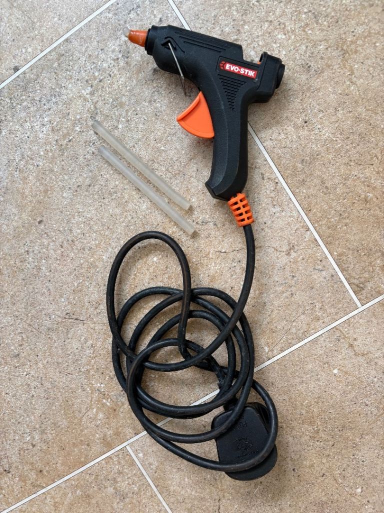 EVO-STIK Hot Glue Gun with Glue Sticks – Good Condition