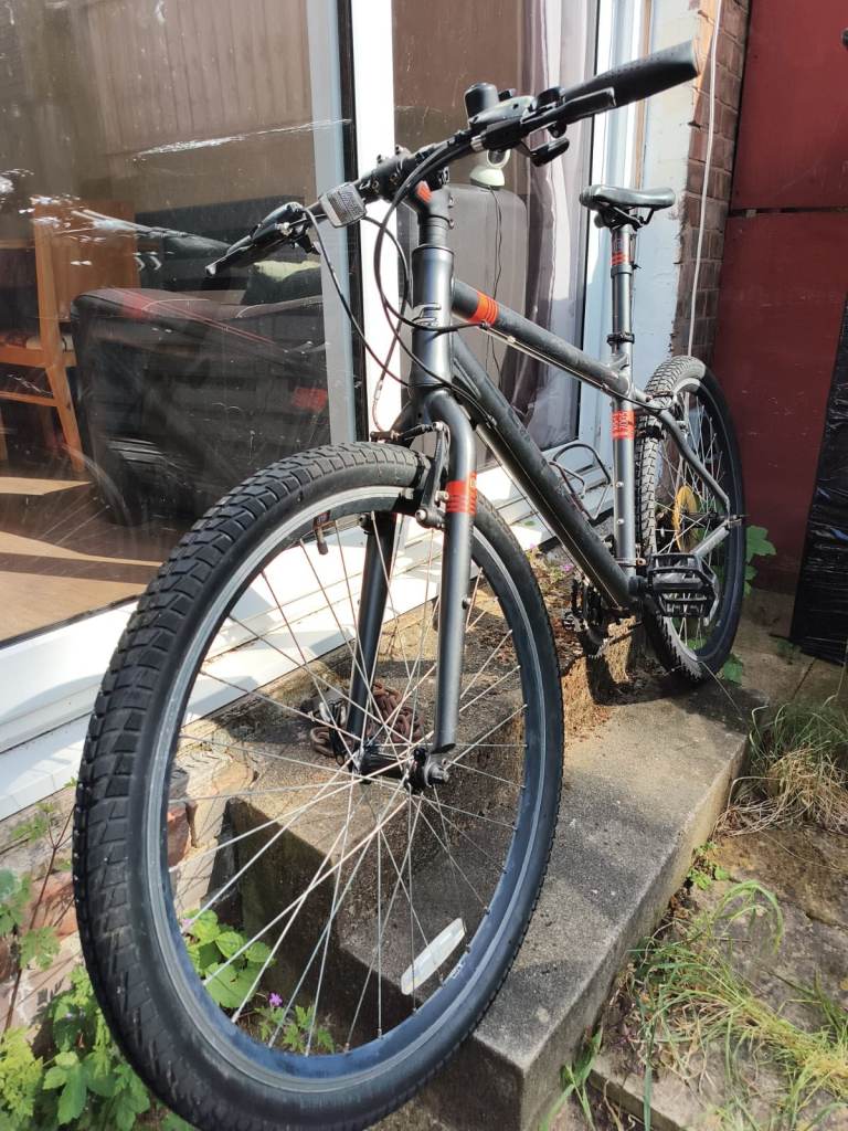 Carrera Hybrid Bike – 18” Frame – Good Condition + pump – £80