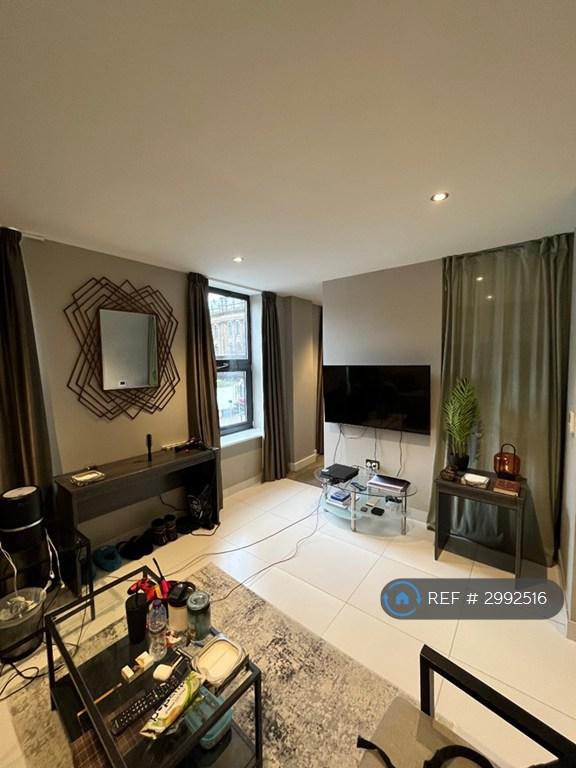 1 bedroom flat in Park Square East, Leeds, LS1 (1 bed) (#2992516)