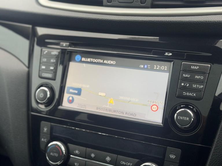 2014 Nissan Qashqai 1.5 dCi Tekna 5dr HATCHBACK DIESEL Manual