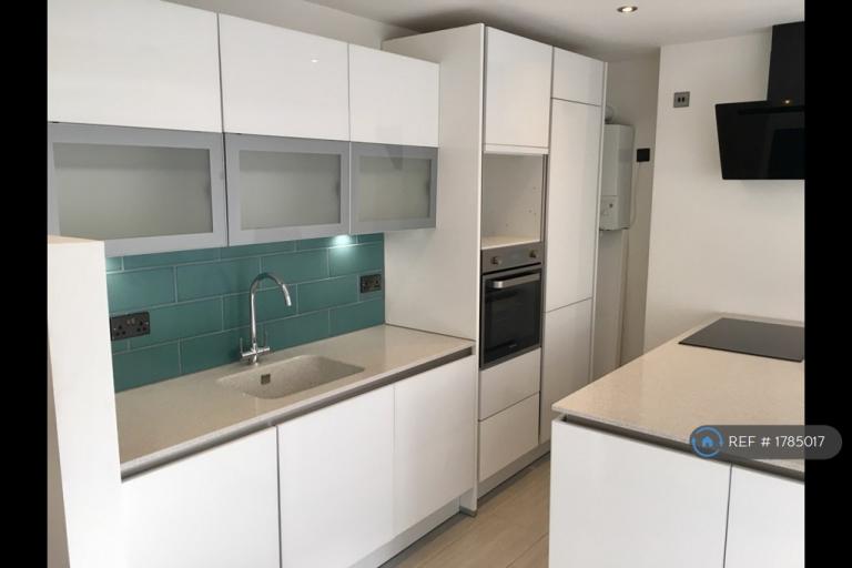 image for 1 bedroom flat in Queens Road, Weybridge, KT13 (1 bed) (#1785017)